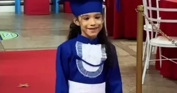 Menina emociona ao dizer durante formatura que seu maior sonho é ver "Jesus voltar"