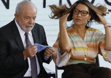 ‘Falou o especialista’: Michelle Bolsonaro reprova fala de Lula sobre ‘amantes’