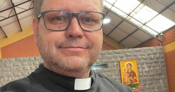 Igreja Anglicana do Brasil ordena primeiro sacerdote homossexual