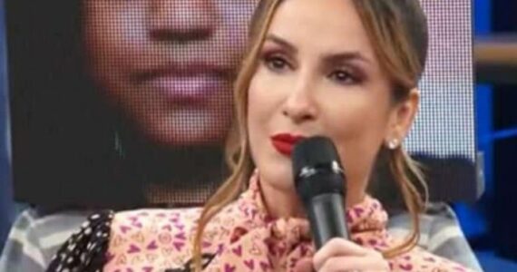 Claudia Leitte recebe prazo do MP para se defender por cantar Jesus