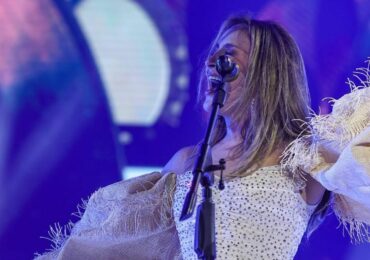 Claudia Leitte não cede à patrulha da esquerda e volta a cantar ‘Yeshua’