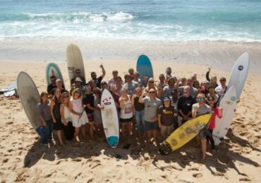 Evangelismo com surfistas une esporte à fé: 'Por que não encontrar o Senhor no mar?'