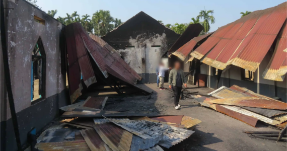 Igreja de 75 anos é destruída por incêndio; suspeita é de ataque feito por radicais