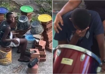 Jovem que louvava a Deus com bateria de tijolos ganha instrumento real e emociona