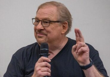 Rick Warren apaga post em que dizia que crucificação foi gesto político