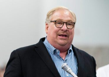 Rick Warren criticado após dizer que crucificação de Jesus foi gesto político