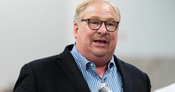 Rick Warren criticado após dizer que crucificação de Jesus foi gesto político