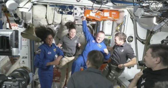 Preso no espaço, astronauta cristão prega antes de voltar à Terra