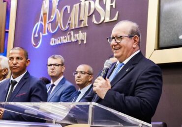 Pastor sofre críticas após hostilizar visitante que rejeitou apelo: ‘Veio caçar o que aqui?’