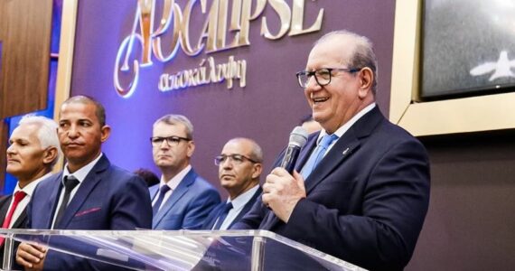 Pastor sofre críticas após hostilizar visitante que rejeitou apelo: ‘Veio caçar o que aqui?’