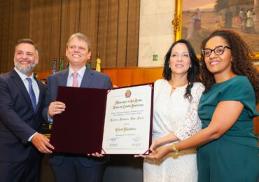 Vereadora evangélica de SP lidera homenagem à primeira-dama paulista