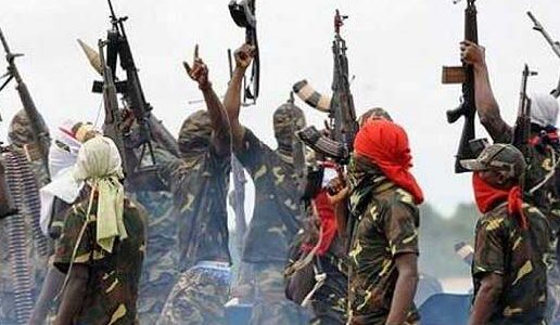 'Cavei com as mãos para enterrá-lo': vítima do Boko Haram conta relato chocante sobre morte do filho