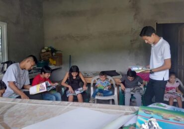 Jovem transforma diagnóstico de câncer em oportunidade para alcançar a vida dos pais