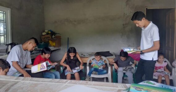 Jovem transforma diagnóstico de câncer em oportunidade para alcançar a vida dos pais