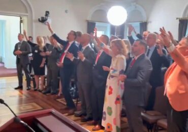 Pastores realizam culto na Casa Branca agradecendo 100 dias de governo Trump