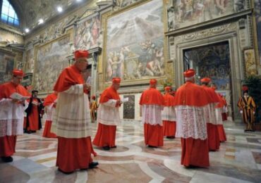 Cardeais definem data para escolher o novo papa; Veja detalhes