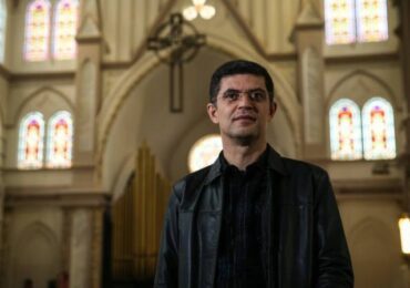 Pastor é demitido após artigo que sugeria que Jesus havia traído Judas