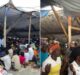Templo é destruído por ciclone e igreja improvisa tenda: ‘Adoração não para’