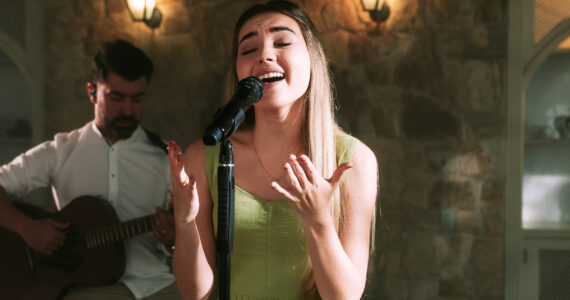 ‘Tua Presença’: Esther Durán lança sua primeira música