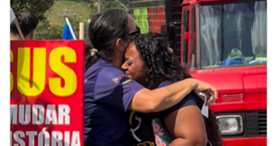'Mudando histórias': veja como evangelismo de rua alcançou dezenas de vidas para Jesus
