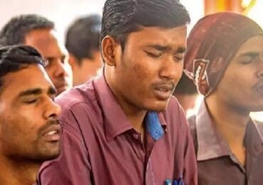 Familiares espancam cristão que deixou o hinduísmo por Jesus: 'Com pedaços de pau'