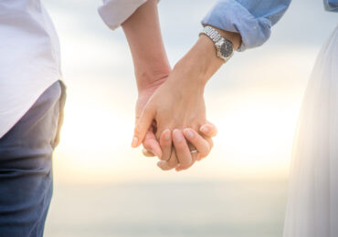 Pastor aconselha casais com 4 palavras que podem transformar um casamento
