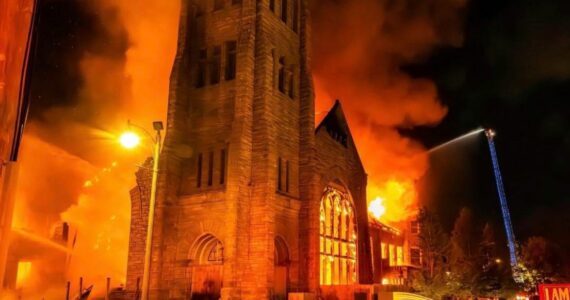 Igreja histórica vinculada a Martin Luther King é destruída em incêndio