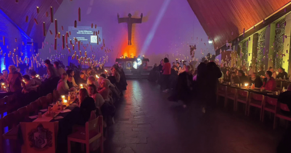 Declínio e apostasia? Igreja realiza cultos com tema 'Harry Potter' para atrair fiéis