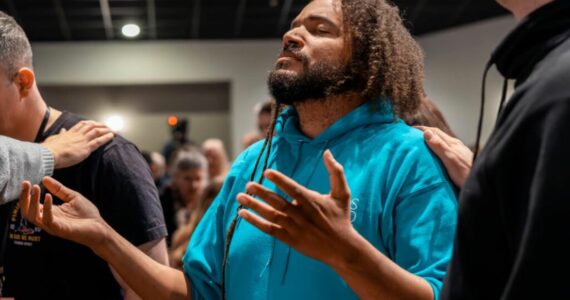 Igreja Vineyard tenta se desvincular de pastor que disse ir ao inferno