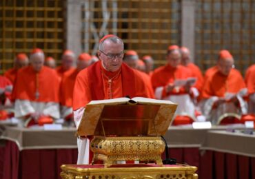 Racha no catolicismo? Conclave inicia em meio à polarização entre liberais e conservadores