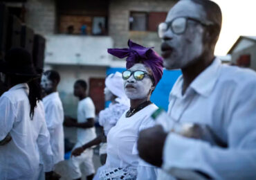 Igrejas no Haiti passam a ser atacadas por gangues ligadas à prática do vodu