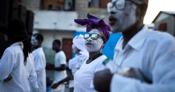 Igrejas no Haiti passam a ser atacadas por gangues ligadas à prática do vodu
