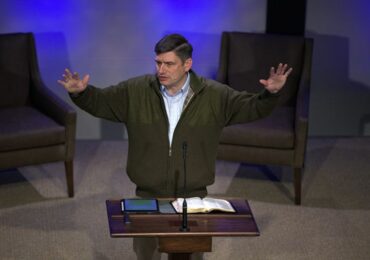 Neto de Billy Graham ensina 4 passos para identificar os falsos mestres; Aprenda