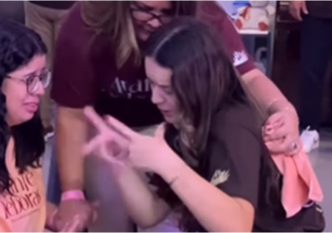 Profecia traduzida em libras comove igreja e mostra a importância de pregar aos surdos