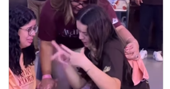 Profecia traduzida em libras comove igreja e mostra a importância de pregar aos surdos