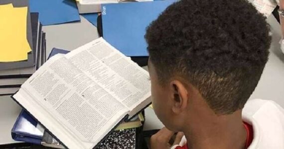 Relevância: lei aprova o uso da Bíblia como material paradidático em escolas do Brasil