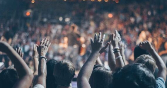 Novo pentecostes? Mais de 60 mil pessoas se reúnem para louvar a Deus e contam relatos