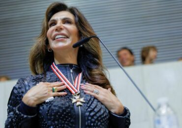 Bispa Sonia é homenageada com medalha ao mérito na Assembleia Legislativa