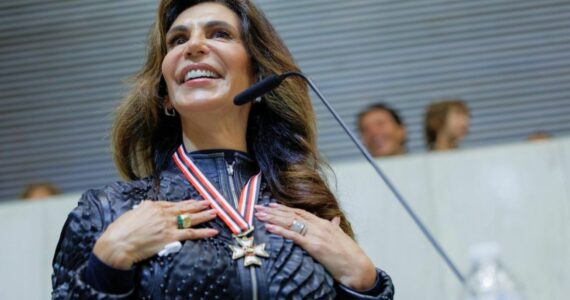 Bispa Sonia é homenageada com medalha ao mérito na Assembleia Legislativa
