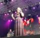 Cassiane canta em festa de São João e recebe críticas