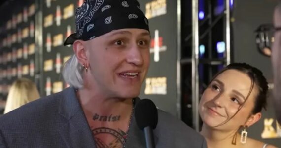 Rapper cristão testemunha cura da esposa após oração na igreja: ‘Milagre’