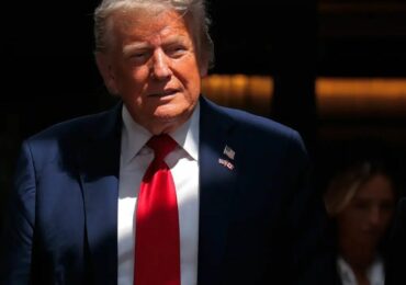 Irã: Trump cobra ‘rendição incondicional’ e diz que ditador não será morto ‘por enquanto’