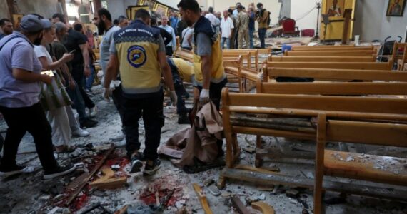 Atentado do Estado Islâmico durante culto na Síria deixa 22 mortos