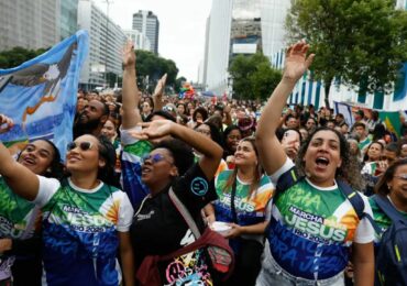 Censo 2022 mostra queda acentuada de católicos e crescimento de evangélicos