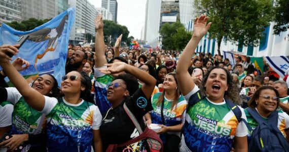 Censo 2022 mostra queda acentuada de católicos e crescimento de evangélicos