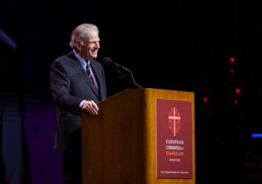 Franklin Graham vê oportunidade evangelística na imigração: ‘Deus os trouxe até nós’