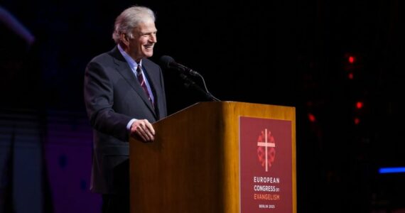 Franklin Graham vê oportunidade evangelística na imigração: ‘Deus os trouxe até nós’