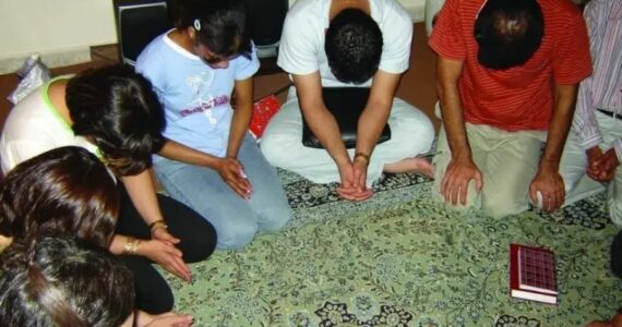 Ditadura e guerra não impedem o crescimento da igreja secreta no Irã