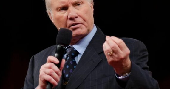 Jimmy Swaggart, um dos maiores pregadores dos anos 1980, entre a vida e a morte