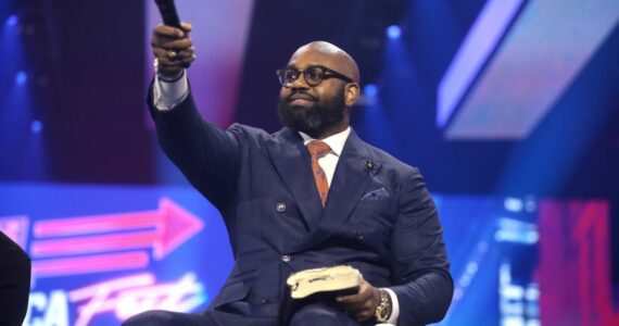 Pastor acusa Rick Warren de ‘traição espiritual’ ao defender união com católicos